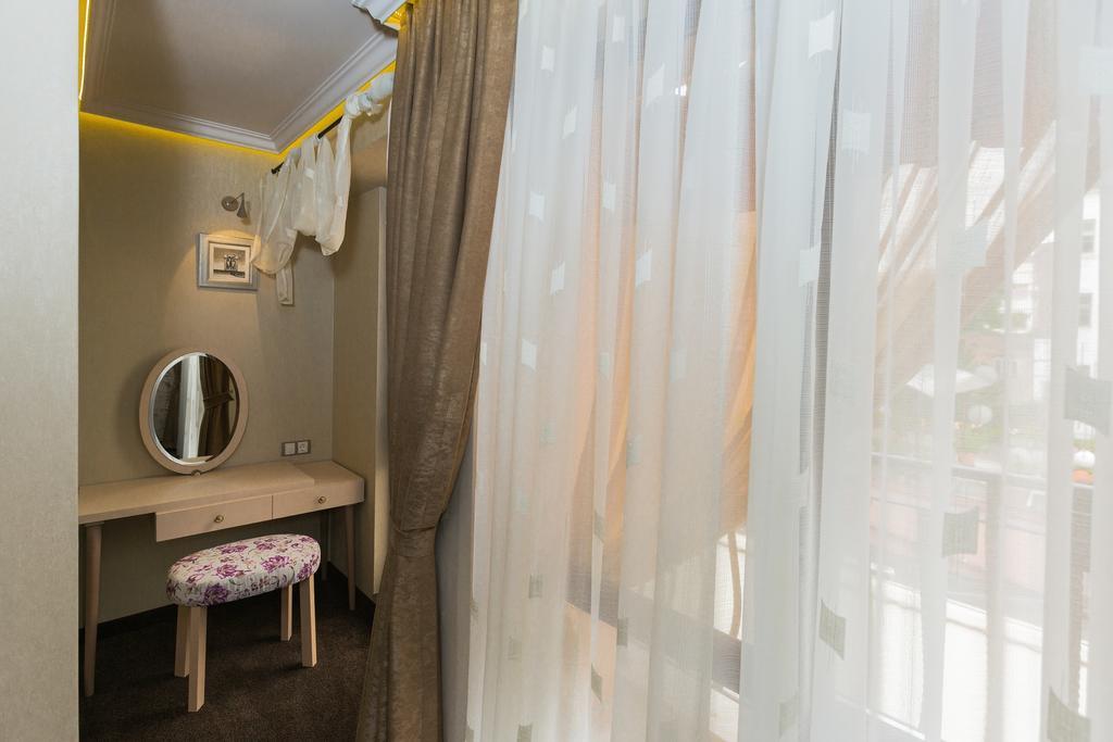פלובדיב 8 1/2 Art Guest House חדר תמונה