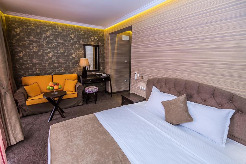 פלובדיב 8 1/2 Art Guest House חדר תמונה