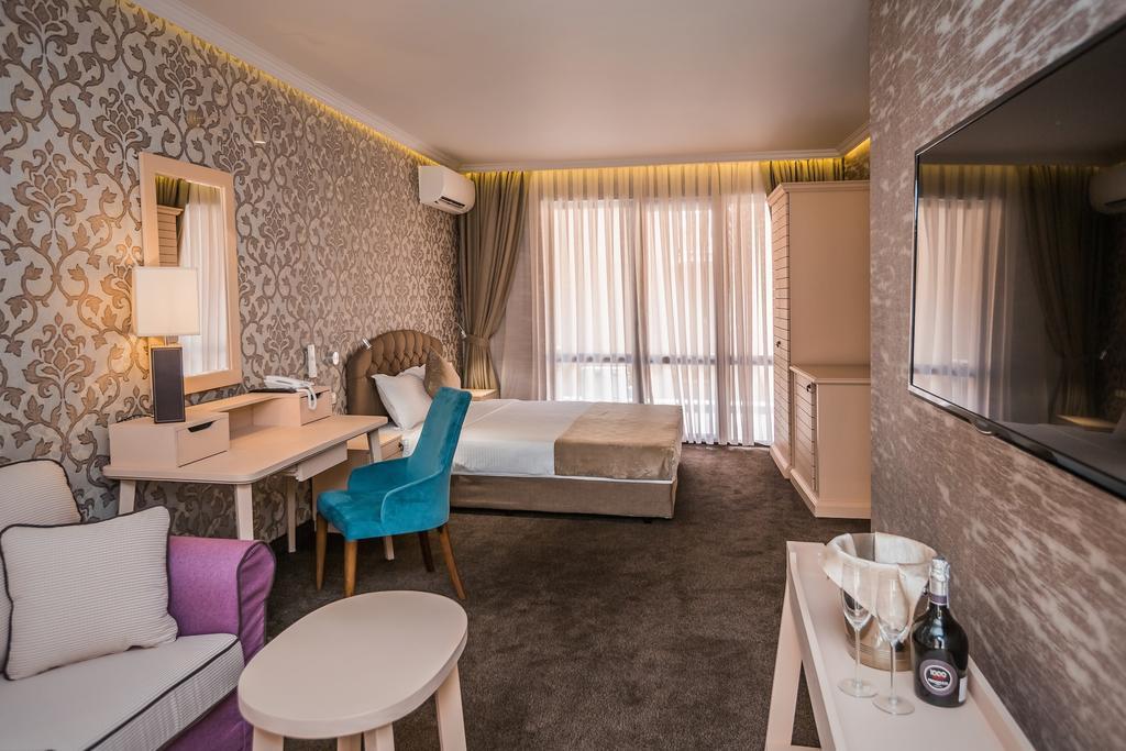 פלובדיב 8 1/2 Art Guest House חדר תמונה