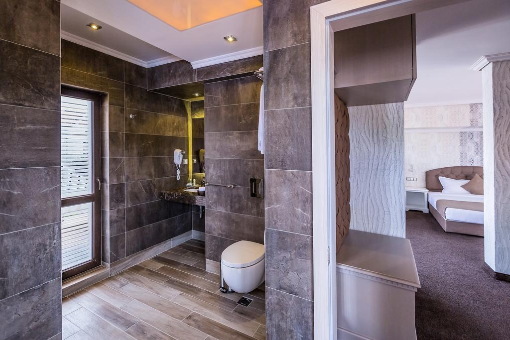 פלובדיב 8 1/2 Art Guest House חדר תמונה