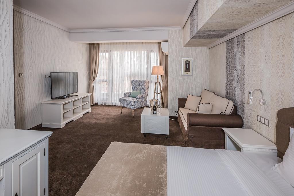 פלובדיב 8 1/2 Art Guest House חדר תמונה